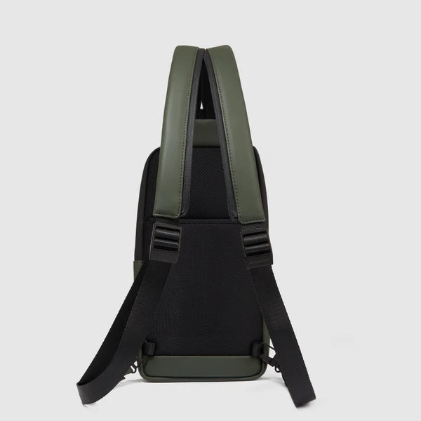 Zaino Piquadro monospalla uomo resistente all' acqua